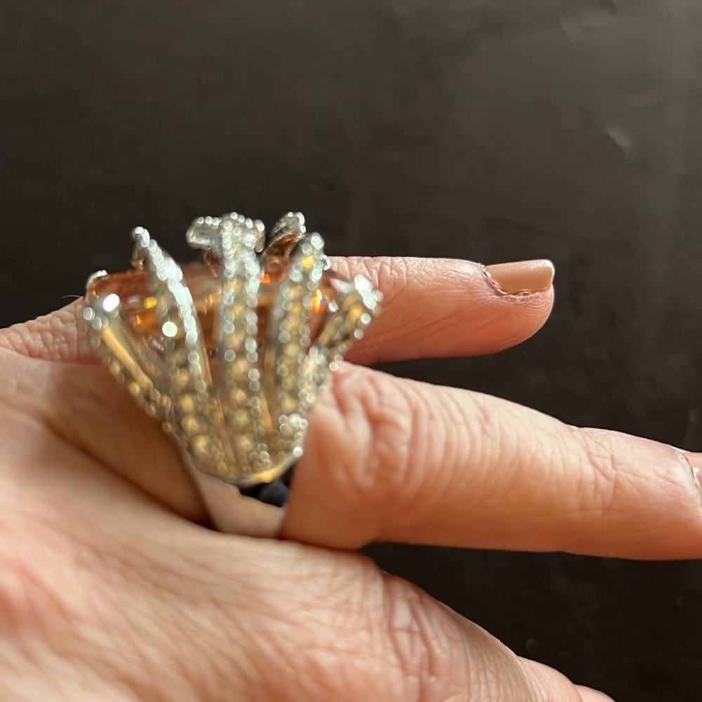 Gorgeous Large Ring - image 2